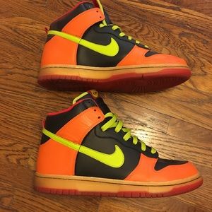 Nike dunks orange/black size 10